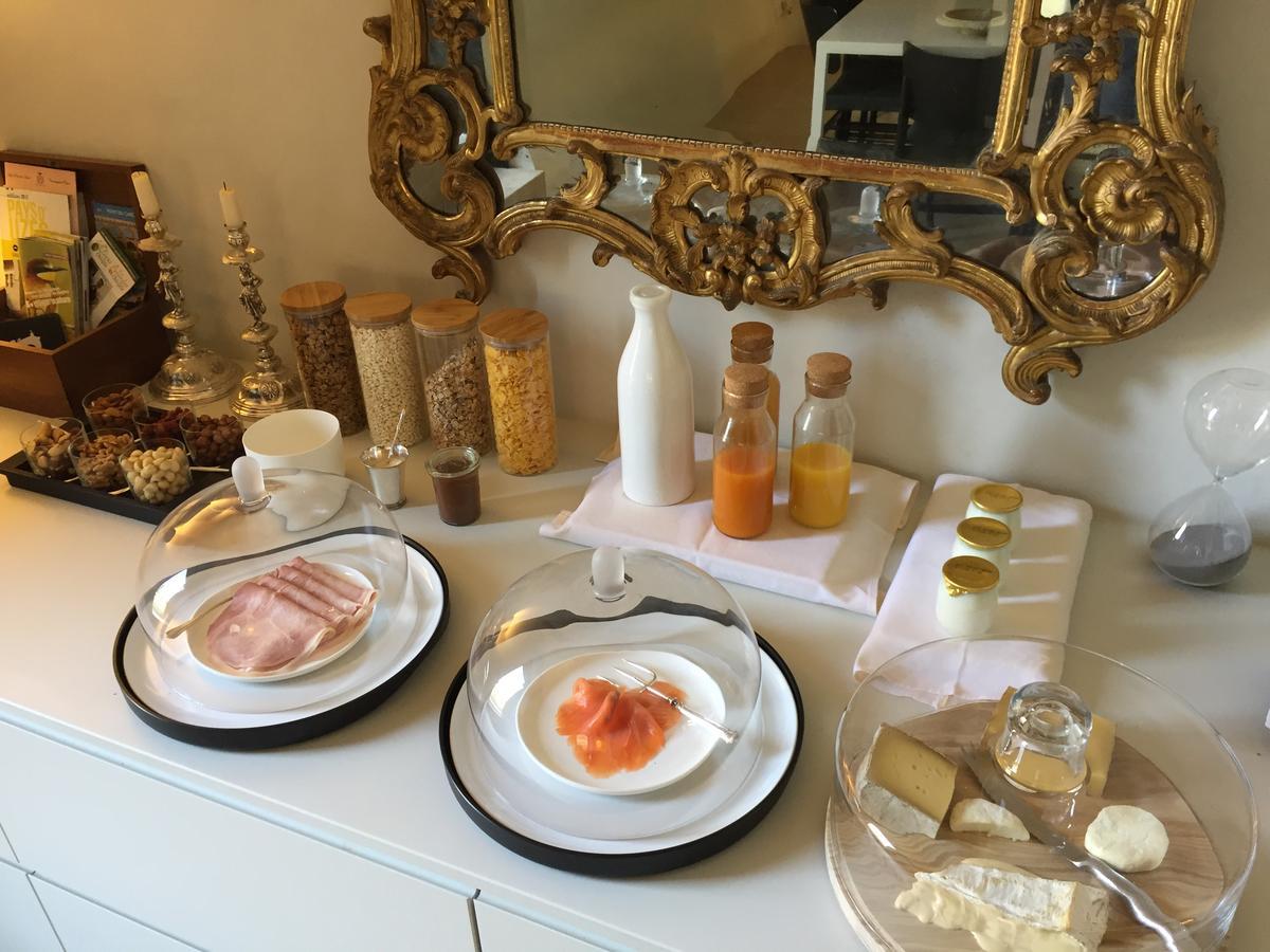 Bed and Breakfast Tour Sarrazine De Montaren Экстерьер фото